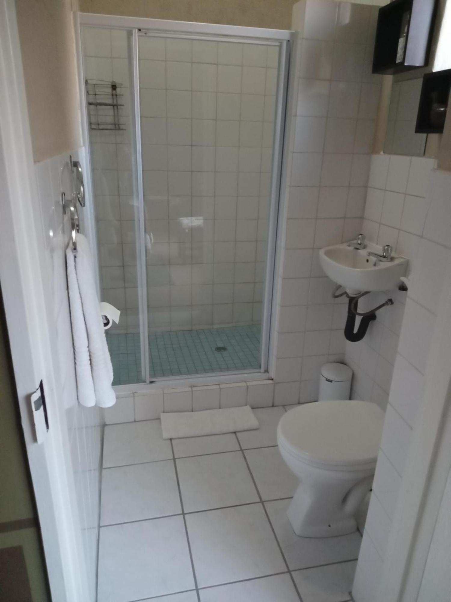 Ashtree Guesthouse Хановер Екстериор снимка